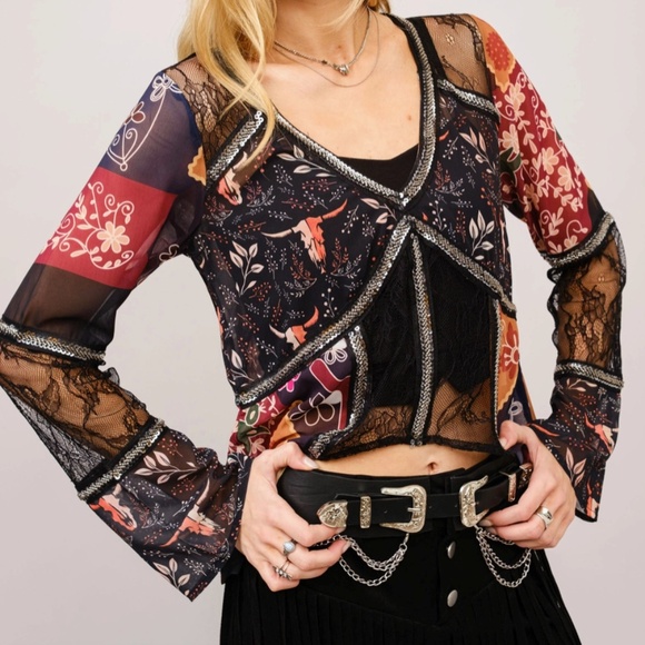 NEW!! by Blue B Lace Inset Sheer sleeves Western Pattern V-Neck Blouse SZ. S M L - Picture 2 of 7